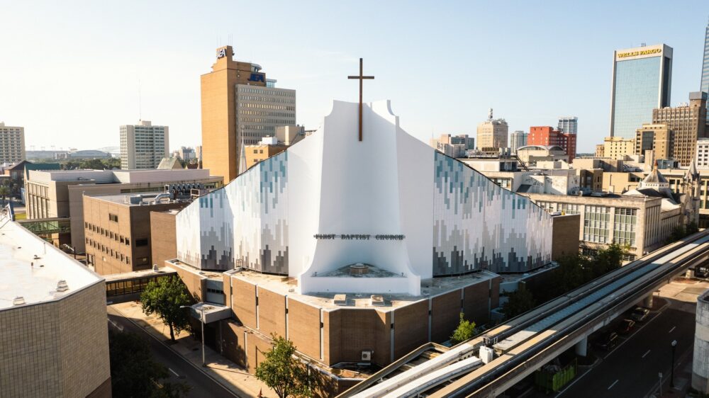 Fotol üks uusimaid projekte Ameerikast Jacksonvillest, kus kiriku fassaadi elavdamiseks kasutati Steni Colour lahendust. Arhitekt: Novus Architects
